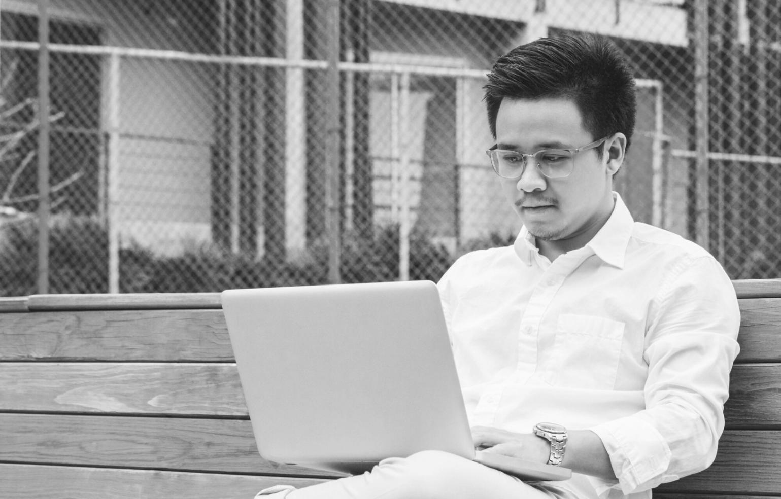 Collaboration entre professionnels du référencement lors d'un atelier technique